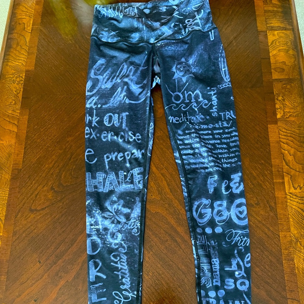 NIYAMA SOL CHALK LEGGINGS SZ XS AND YOGA MAT TOWEL